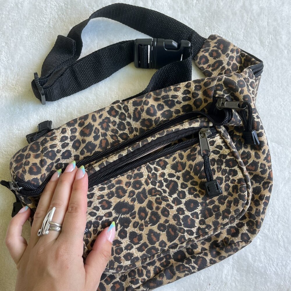3/$30 🌟 Alfagear Leopard Print Fanny Pack - Picture 2 of 7